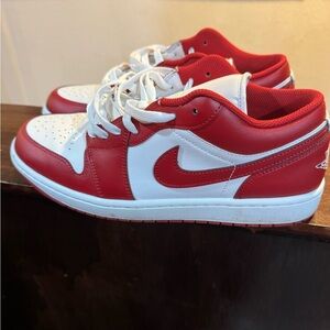 Jordan 1 low. Red and White. Size 11 M. New